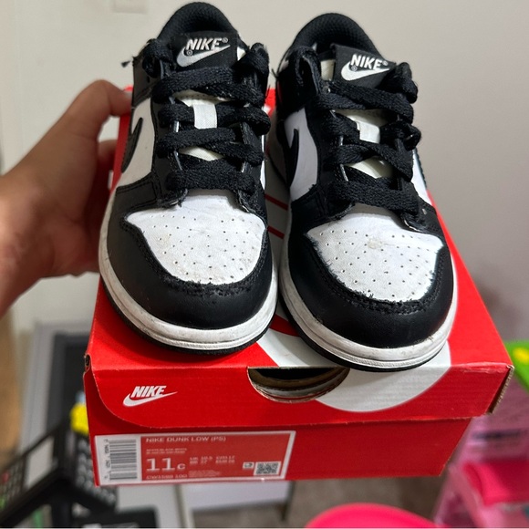 Nike Panda Dunks - Picture 3 of 5